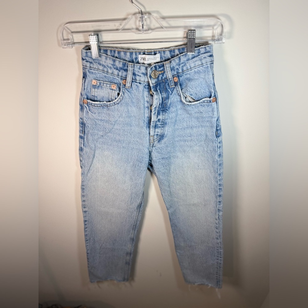 Zara Women Light Blue Denim Boyfriend Y2K Jeans with distressed hem Size 0 - Picture 8 of 16
